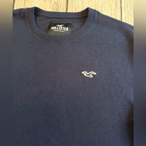 Like new. Hollister Men's Navy Crew Sweater
